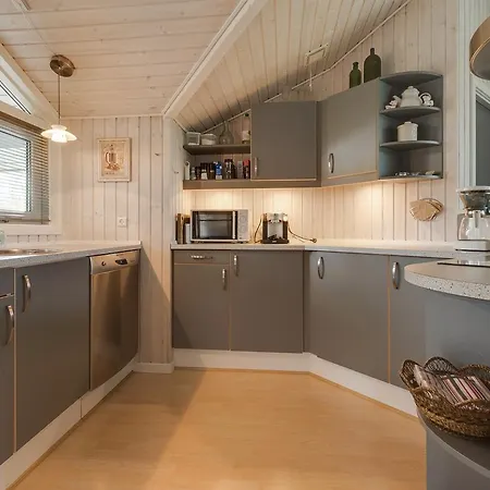 Three-bedroom Holiday In * Hals