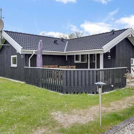 Three-bedroom Holiday In * Hals