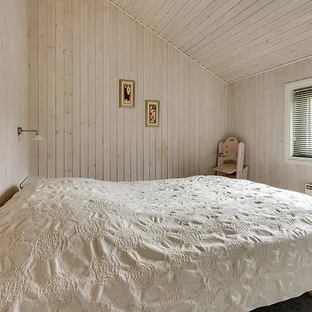 Three-bedroom Holiday In * Hals