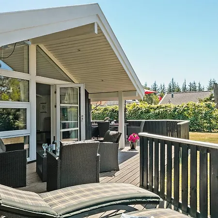 Three-bedroom Holiday In Hals