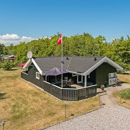 Three-bedroom Holiday In Hals