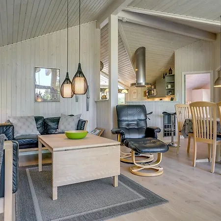 Holiday home Three-bedroom Holiday In Hals
